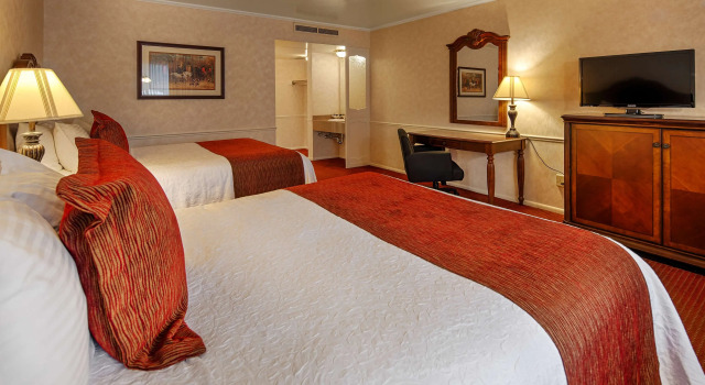 Четырёхместный номер Standard Baugh Motel, SureStay Collection by Best Western