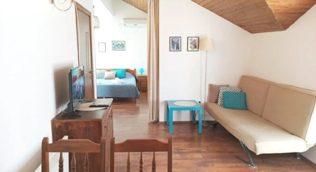 Студия с балконом Guest House Sunflowers
