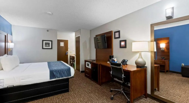 Номер Standard Comfort Inn & Suites Hazelwood - St Louis