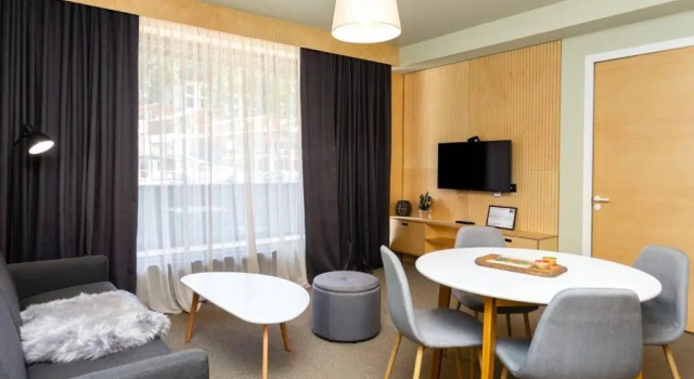 2BR apt with a furnished balcony 2 min to Kokhta, Rezerwuj Hotel Bakuriani Samckhe Javakheti
