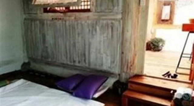 Eoddeon Hanok Guesthouse, Забронировать Отель Чонджу Чолла-Пукто, рядом с Конфуцианская школа хянгё в Чонджу