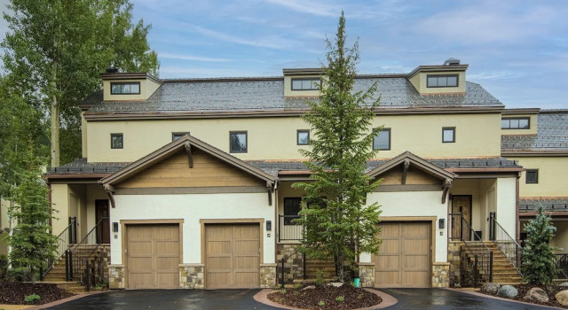 Meadows J3 4 Bedroom Townhouse by RedAwning