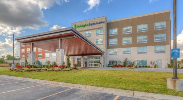 Run of House Holiday Inn Express & Suites Tulsa Midtown by IHG
