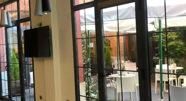 Кровать в общем номере The Book Factory Hostel by gaiarooms