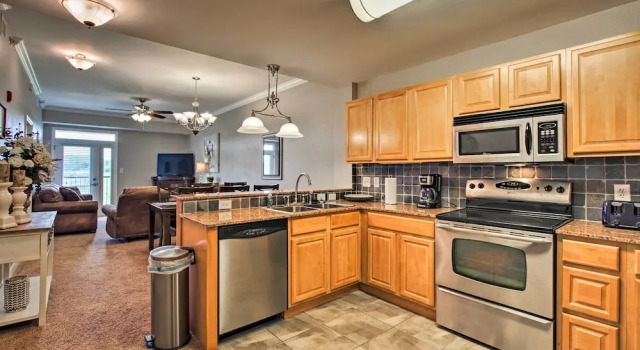 Апартаменты Sevierville Resort Retreat ~ 2 Mi to Pigeon Forge!
