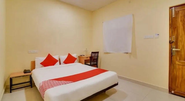 Om Sakthi Complex Pethuchettypet by OYO Rooms