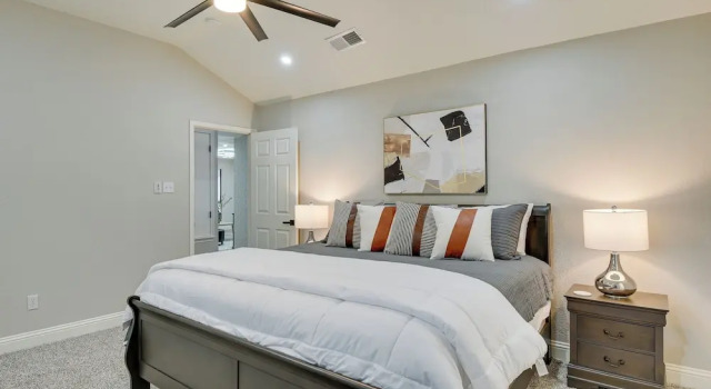 11 Mi to Six Flags! Poolside Oasis in Bedford, Rezervasyon Tatil Evi Bedford Dallas - Fort Worth Metropolitan Area