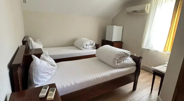 Route 79, Varaa Hotelli Oradea 