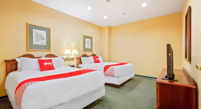 Четырёхместный люкс OYO Hotel St. Louis Downtown City Center MO