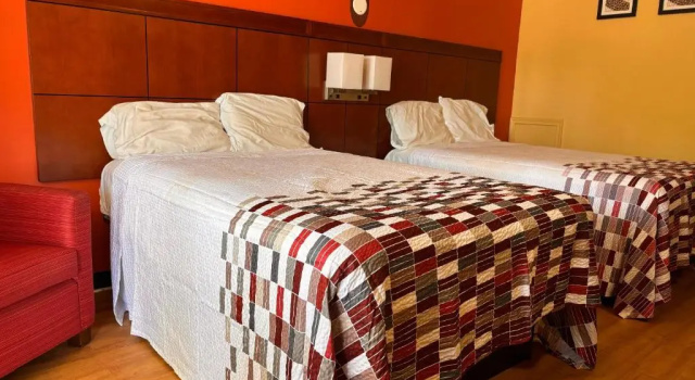 Четырёхместный номер Standard Sunrise Inn By OYO Newport News US-60
