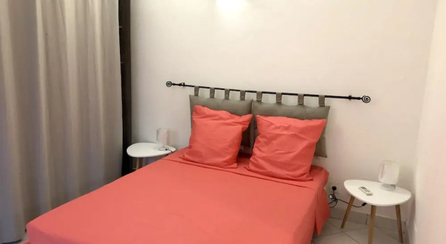 Apartment With one Bedroom in Le Gosier, With Enclosed Garden and Wifi, Rezerwuj Apartament Hotele w Grande-Terre z parkingiem, Parking