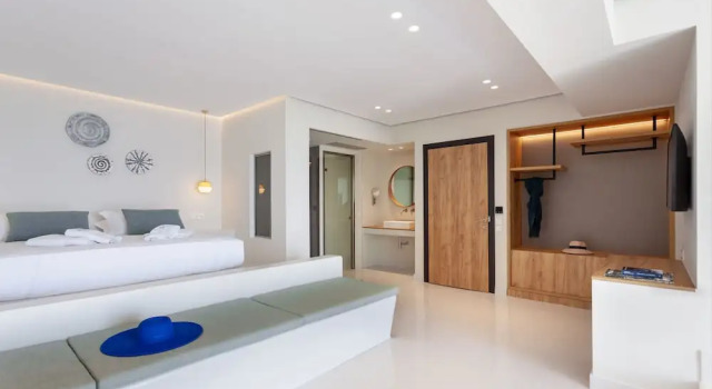 Четырёхместный номер Superior с балконом и с видом на море Infinity View Hotel Tinos