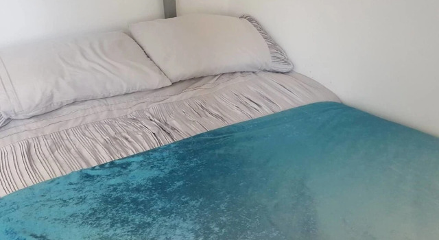 Spacious 2 Bedroom Apartment Sleeps 6 With Parking, Rezervați Apartament Chatham Kent, aproape de Historic Chatham Dockyard