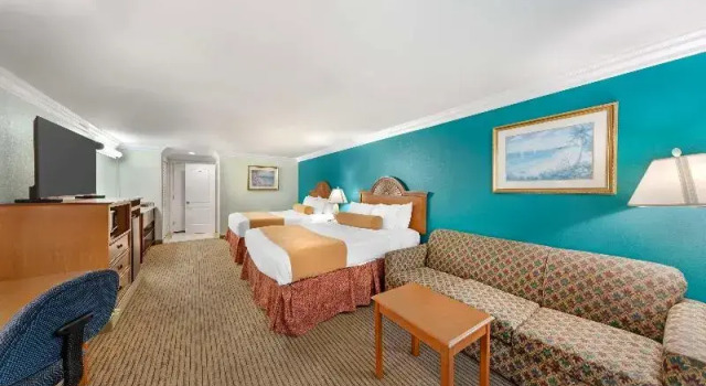 Четырёхместный номер Standard Best Western Harbour Inn & Suites Huntington - Sunset Beach