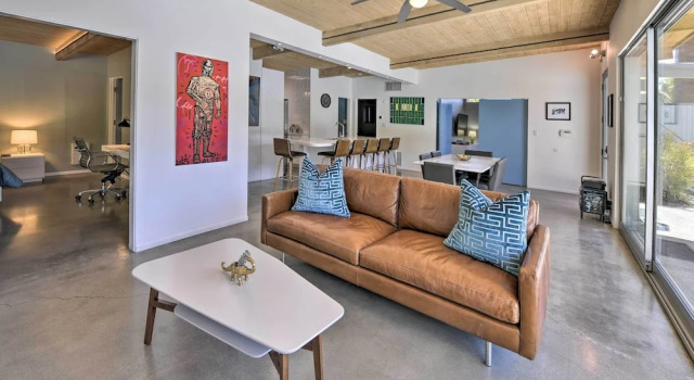 Palm Springs Home w/ Private Pool & Hot Tub!, Забронировать Дом для отпуска Палм-Спрингс Coachella Valley, рядом с Loehmanns Plaza Shopping Center