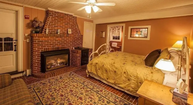 Lighthouse Inn Bed & Breakfast, Prenota Hotel Laconia Lake Winnipesaukee