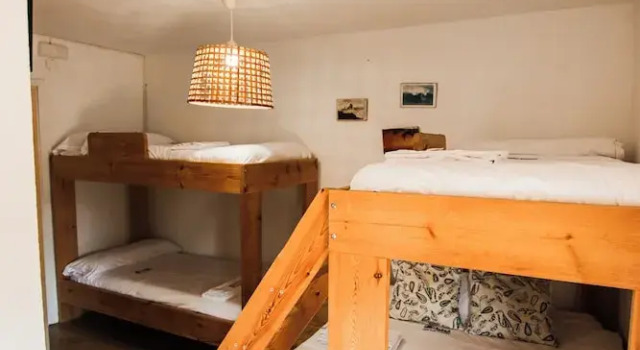 Четырёхместный семейный номер Standard с видом на сад Latas Surf Lodge