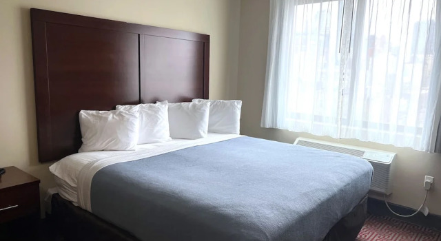 Номер Standard Lotus BLU Inn & Suites