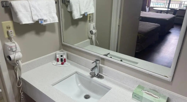 Четырёхместный номер Standard Super 8 by Wyndham Valdosta Mall