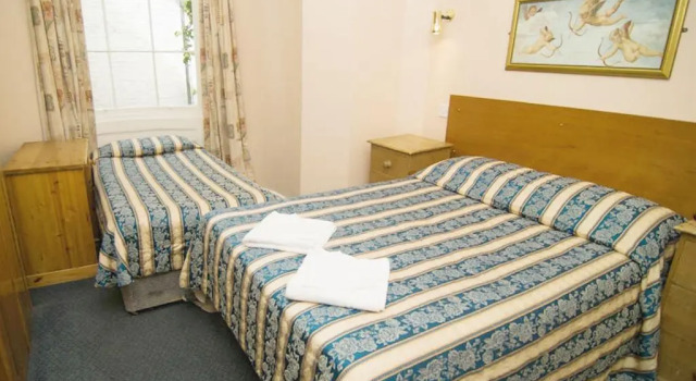 Трёхместный номер Standard Normandie Hotel