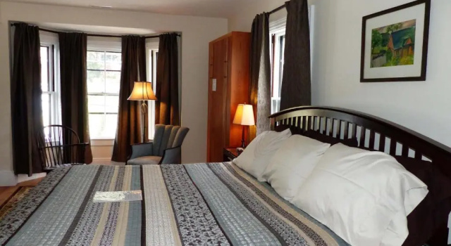 Номер Luxury Davis Square Inn