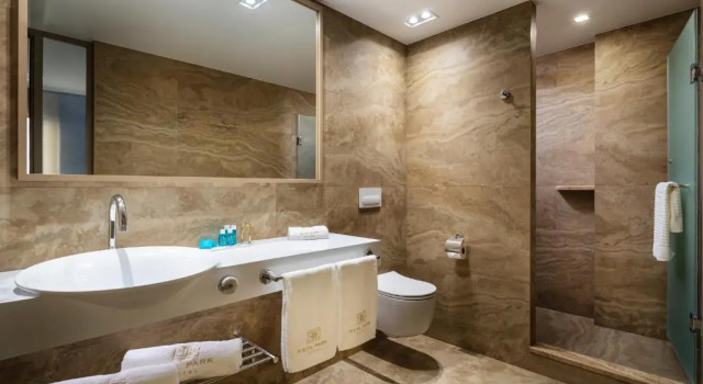 Трёхместный номер Standard -- ESTE PARK HOTEL -- part of Urban Chic Luxury Design Hotels - open since October 2022 - Parking - Compliments - next to Shopping & Dining - Mall Plovdiv