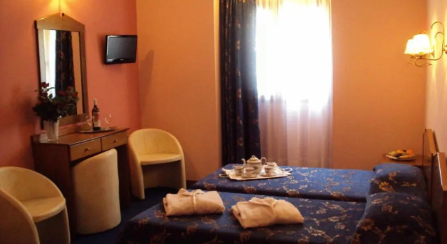 Трёхместный номер Standard Astoria Hotel Traditional