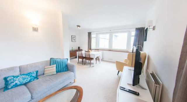 Bright & Airy 2-bedroom Flat for 6 in Blackheath