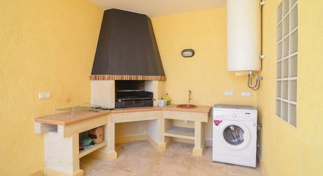 Bungalow - 4 Bedrooms with Pool and WiFi - 104998