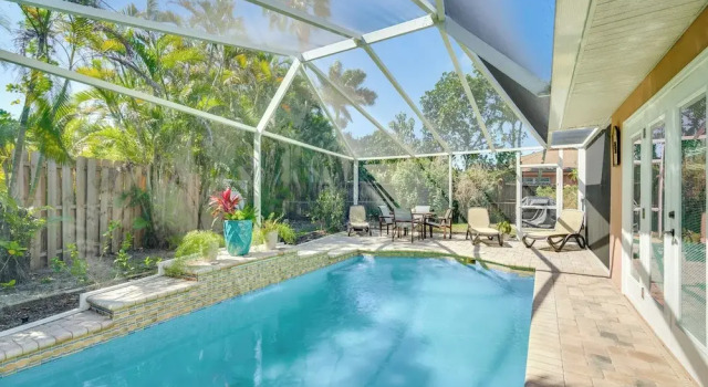 Коттедж 8 Mi to Fort Myers Beach: Poolside Paradise!