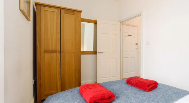 2 84a Albany Road