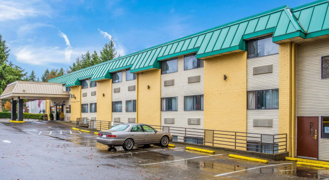 Quality Inn & Suites Lacey, Varaa Hotelli  