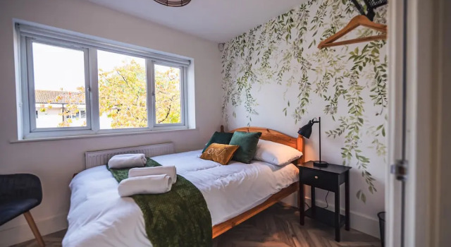 Коттедж Deluxe Luxurious 3-Bedroom Oasis Manchester