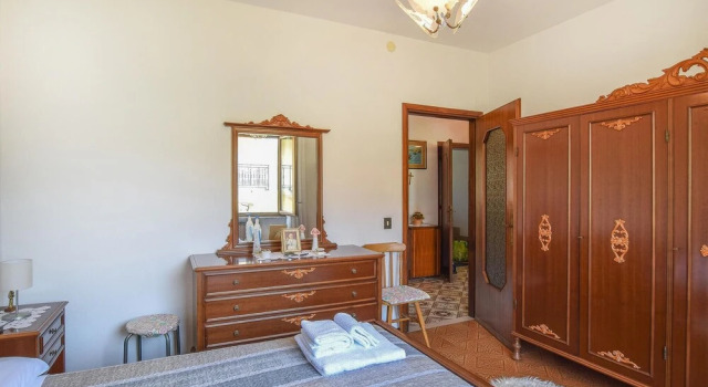 Beautiful Apartment in Riva di Solto With 3 Bedrooms and Wifi, Buchen Sie Ferienwohnung Hotels in Iseosee mit Parkplatz, Parkplätze