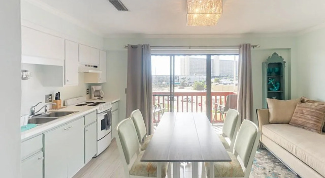 8730 Thomas Dr Condo Unit 1304A, Book Lejlighed Hoteller i Lower Grand Lagoon med parkering, Parkering