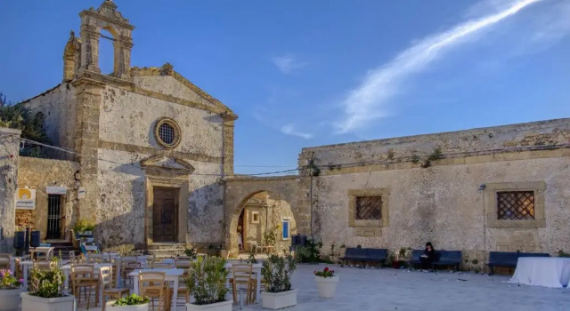 Tra Cielo e Mare, Book Apartment Hotels in Sicily with Parking, Parking