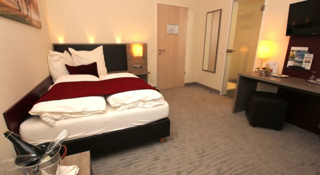 Hotel Gasthaus Zur Krone, 予約 ホテル Alfter ノルトライン・ヴ​​ェストファーレン州