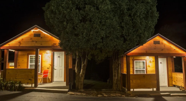King Hendrick Motel