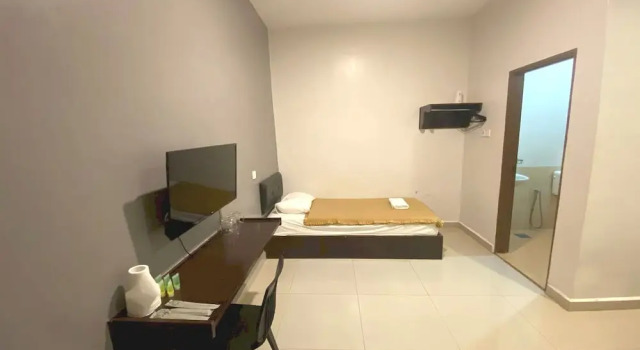 Suite OYO 89715 CK Hotel