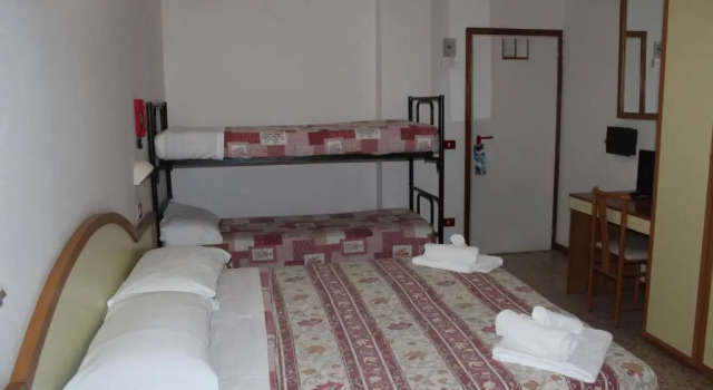 Четырёхместный номер Standard Hotel Santini