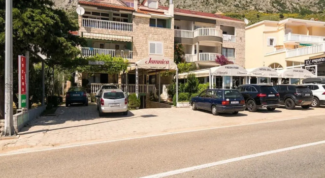 Apartments Tomas, Забронировать Апартаменты/квартира Омиш Окрестности Сплита, рядом с Пляж Мала Лука