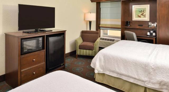 Четырёхместный номер Standard Hampton Inn & Suites Newport News-Airport - Oyster Point Area