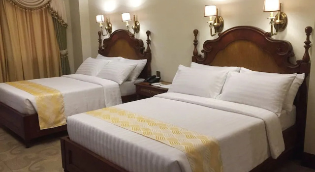 O podwyższonym standardzie suite i balkonem i z widokiem na zatokę Bohol Tropics Resort