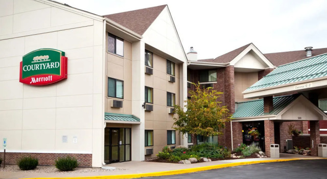 Courtyard La Crosse Downtown/Mississippi Riverfront, Book Hotel Hoteller i La Crosse med morgenmad, Morgenmad