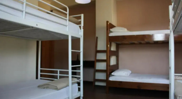 Кровать в общем номере (женский номер) Pella Inn Hostel