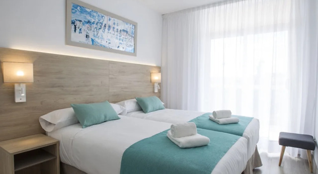 Семейные апартаменты c 1 комнатой с балконом Aparthotel Cye Holiday Centre