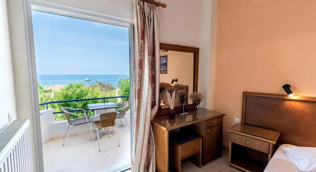 Семейные апартаменты с видом на море Faros Apartments