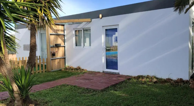 One bedroom bungalow with shared pool enclosed garden and wifi at Silves, Rezervovat Rekreační dům Chaty v Algarve, Chalupa