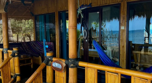 Бунгало с видом на море Rinjani Beach Eco Resort