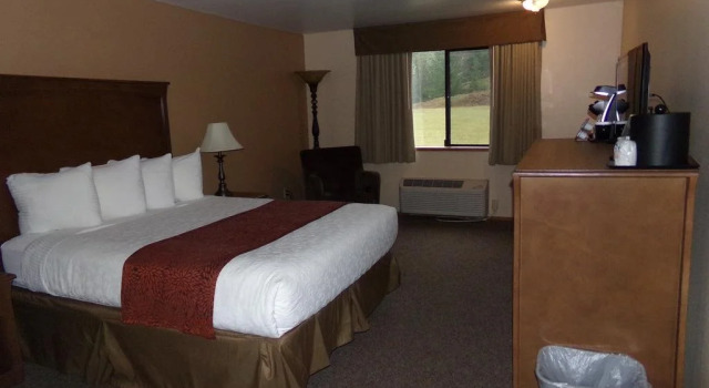 Cowlitz River Lodge